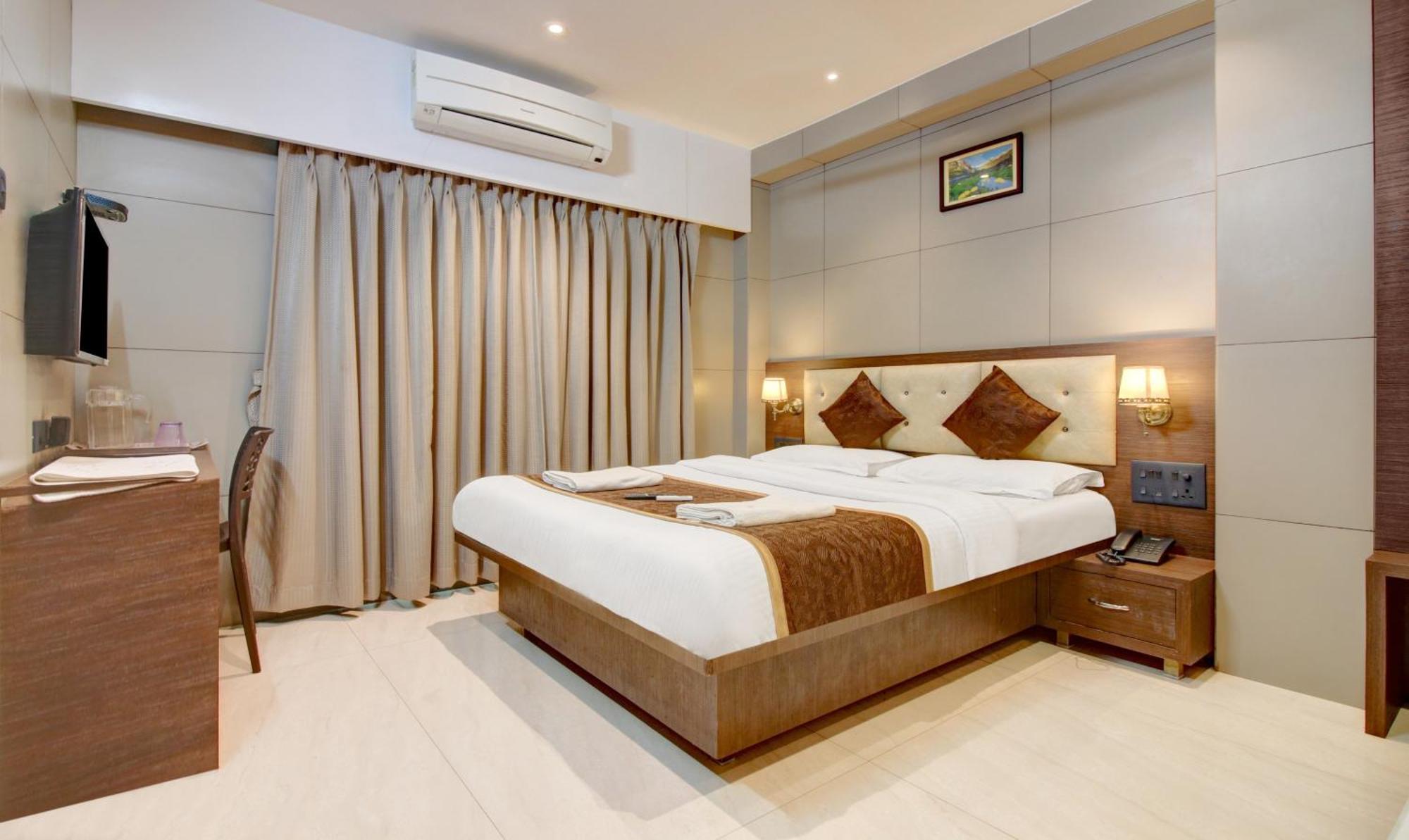 Hotel Leela Kalyān Buitenkant foto