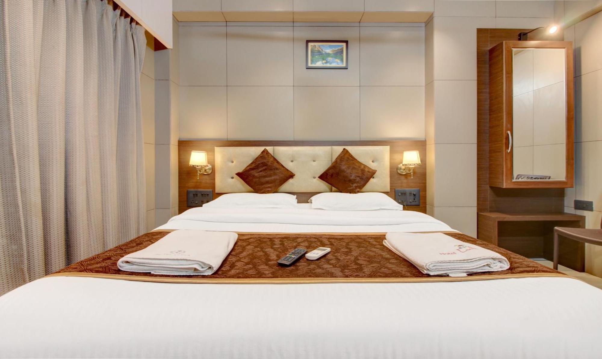 Hotel Leela Kalyān Buitenkant foto